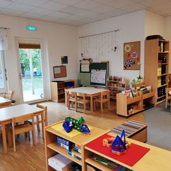 Gesellschaftsspiele, Puzzle, Bilderbücher